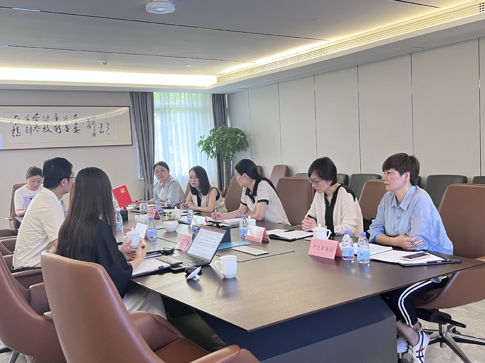 杭州未來科技城李潔書記一行蒞臨唯精醫(yī)療走訪調(diào)研